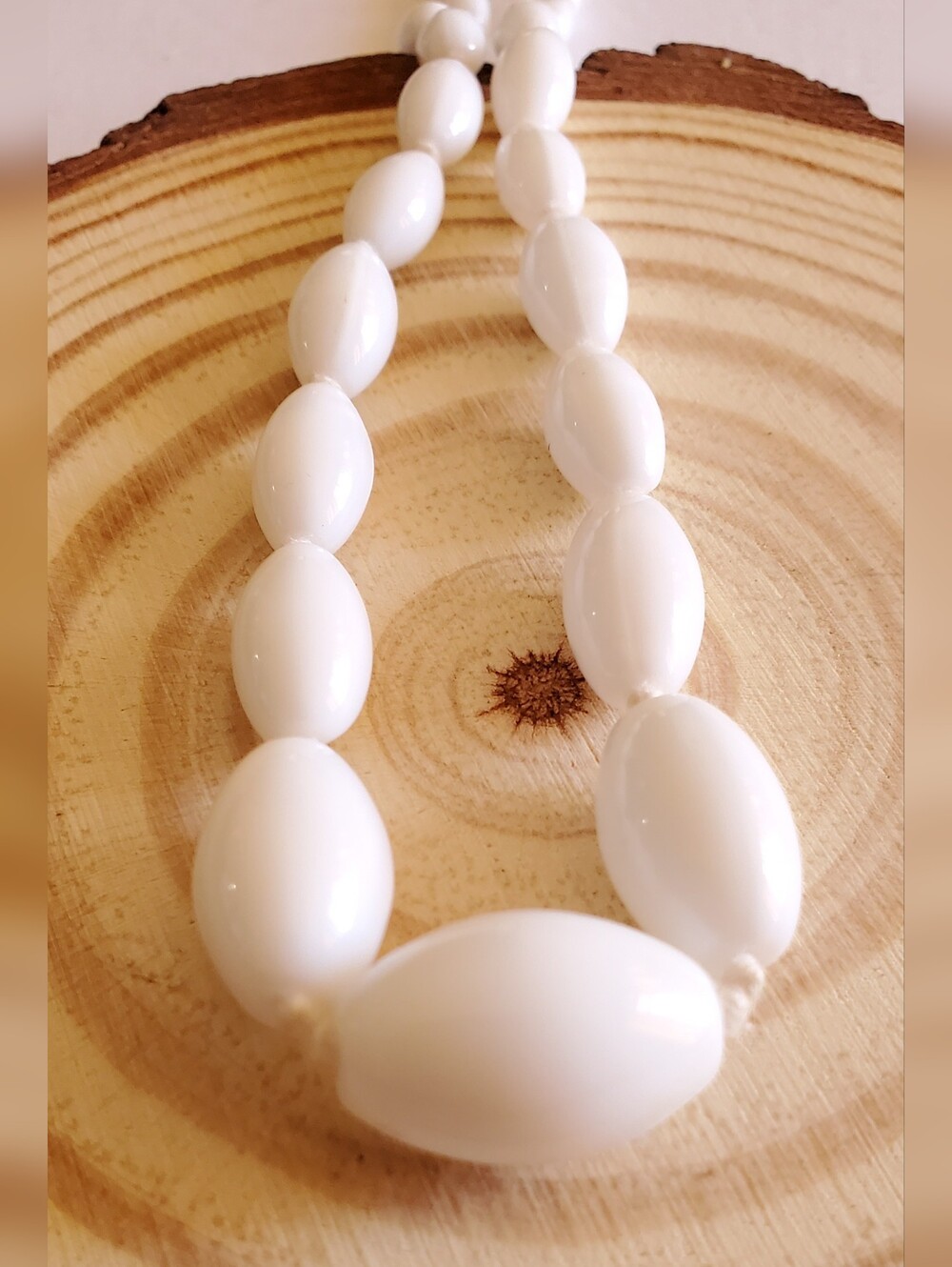 Vtg. Milk Glass Necklace - Picture 6 of 6